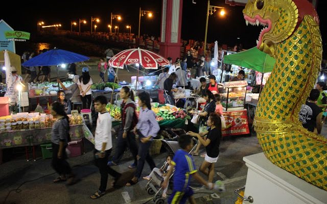 Kembara Thailand - Laos: Day 3 - Part 4 - Warung Muslim dan Night Market di Prachuap Khiri Khan