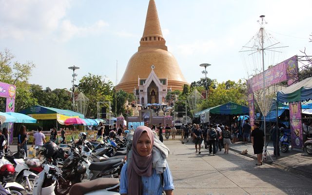 Kembara Thailand - Laos: Day 6 - Part 3 - Perjalanan Ke Nakhon Pathom dan Melihat Stupa Terbesar Di Dunia
