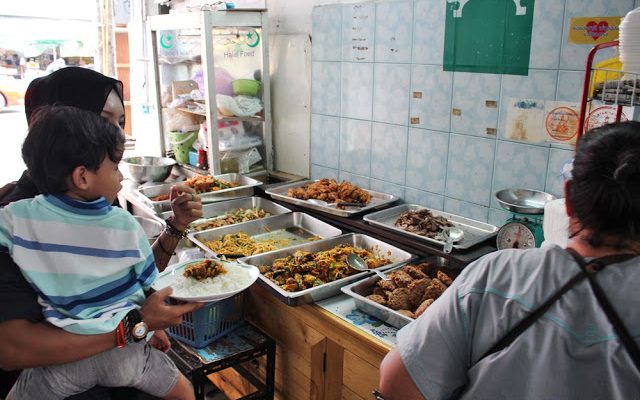 Kembara Thailand - Laos: Day 8 - Part 1 - Makan Tengahari di Chakrapong Mosque dan Melawat Coin Museum