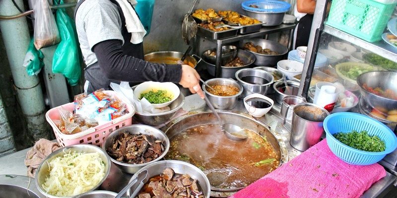 Kembara Thailand - Laos: Day 9 - Part 1 - Restoran Aesah Rotdee & Wat Bowonniwetwiharn Ratchaworawiharn